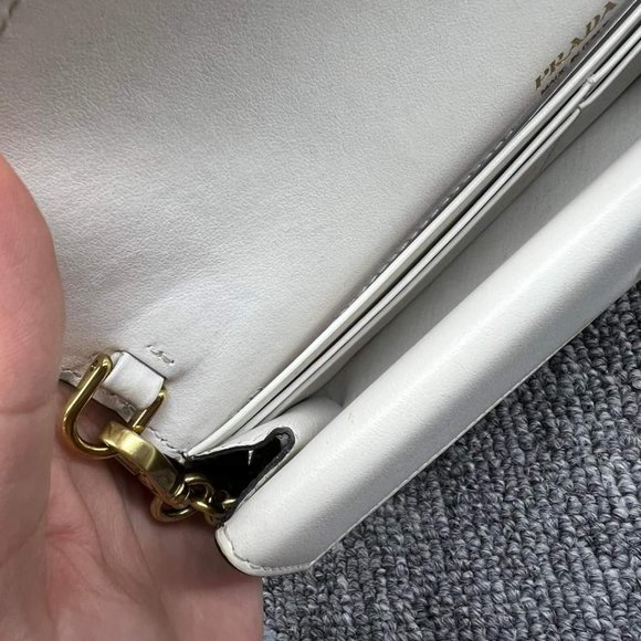 100% Authentic Prada Envelope Wallet on Chain Saffiano Leather - Picture 12 of 15